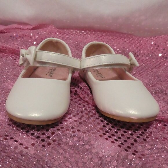 TAXI GIRL | size 8 kids | Girls White Mary Jane Shoes | NIB - Picture 3 of 13
